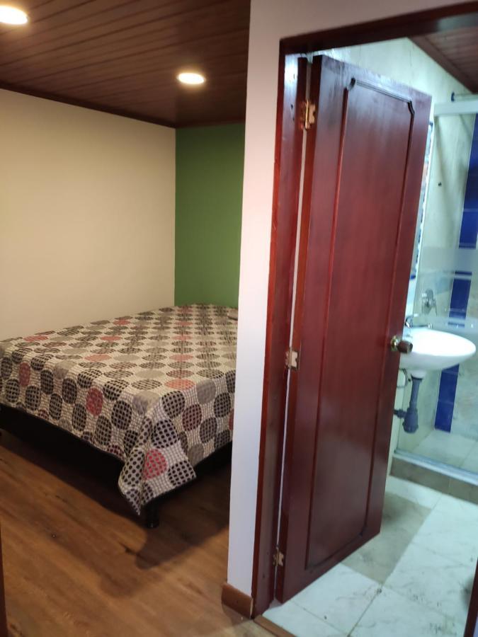 La Parada Del Tren Hostel Bogotá Esterno foto