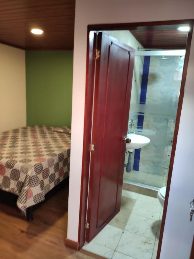 La Parada Del Tren Hostel Bogotá Esterno foto